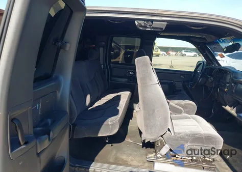 2002 Chevrolet Silverado 1500 Ls z USA, uszkodzony, nr VIN 2GCEC19T921162930